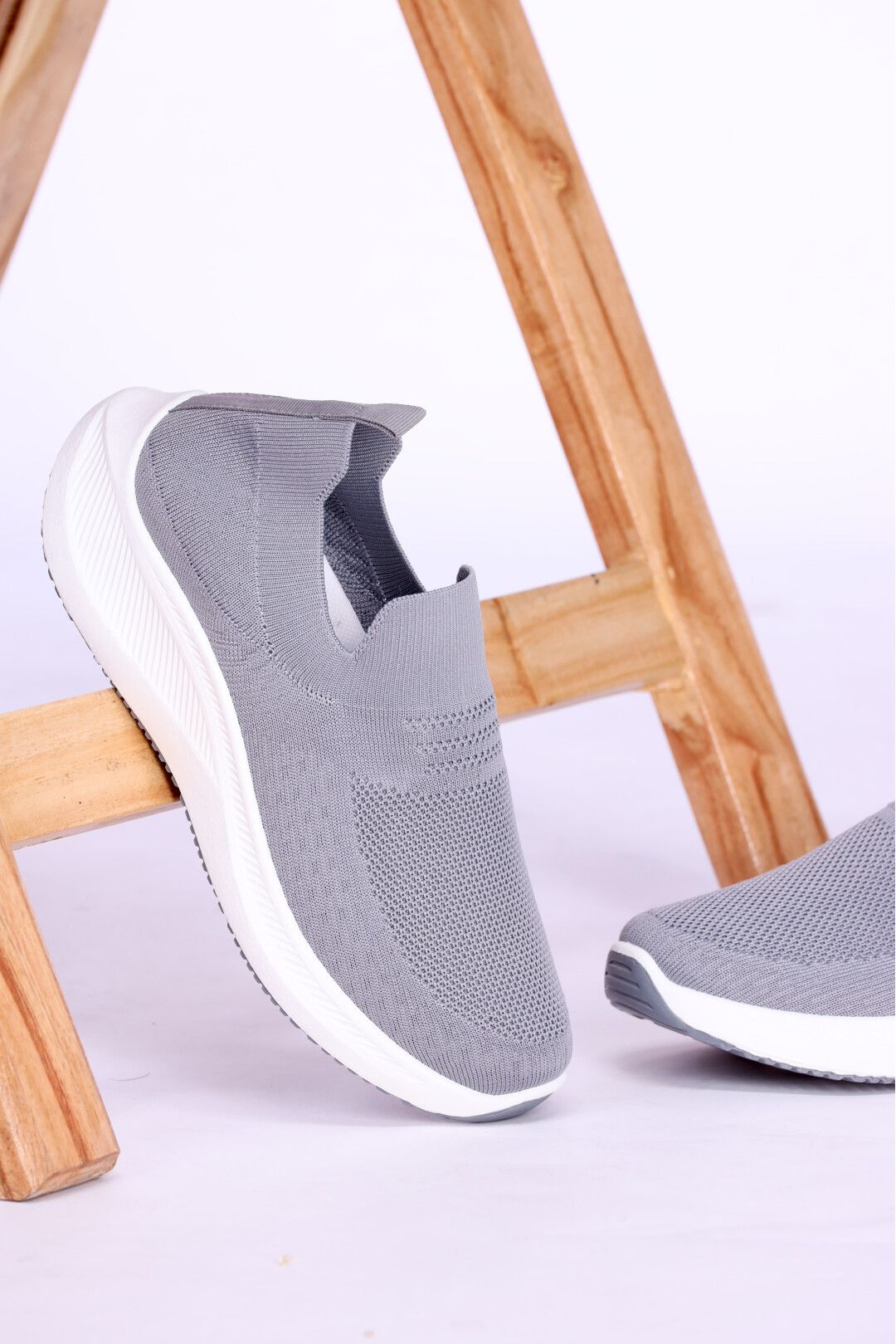 MEN'S GREY SKECHERS SHOES