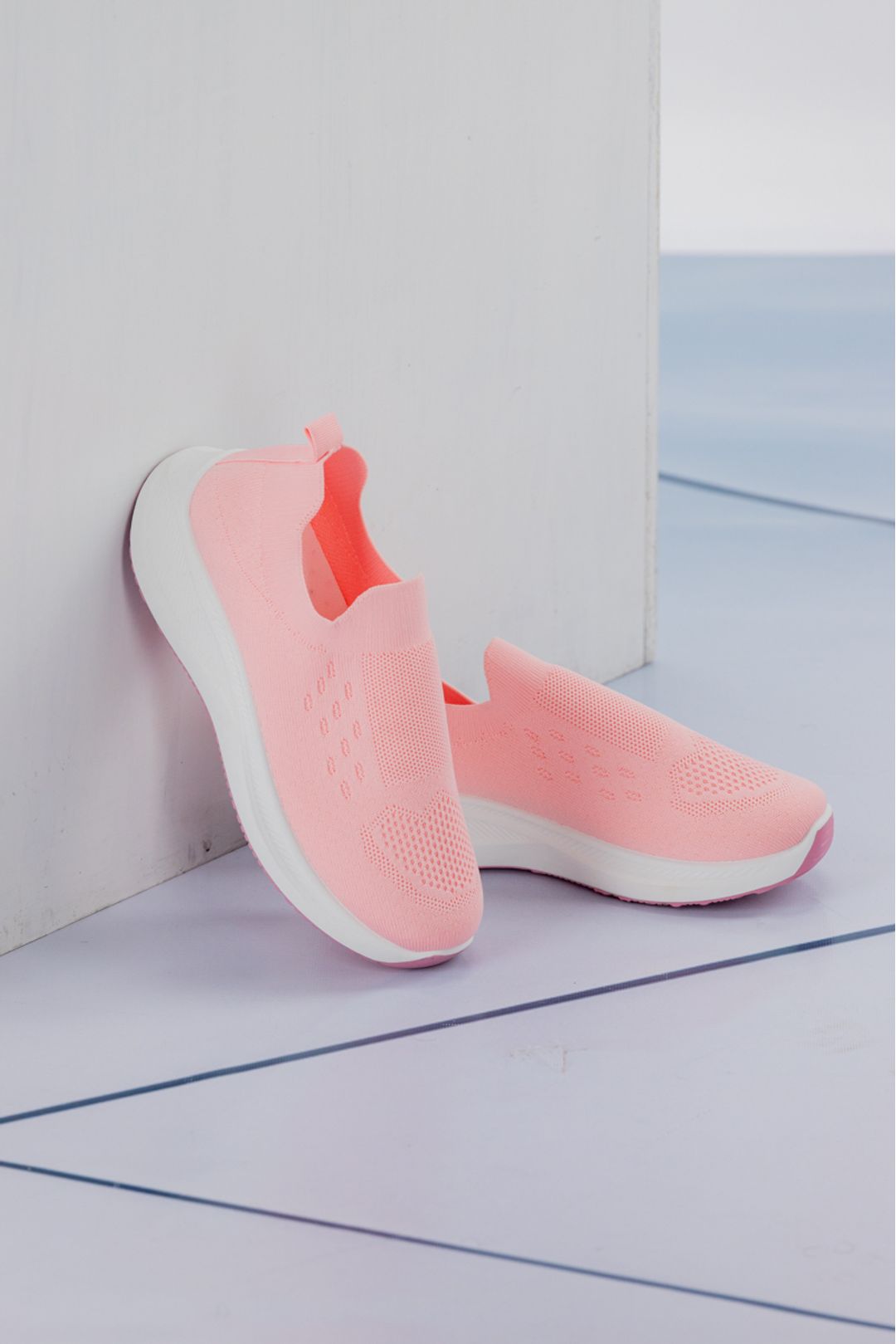 WOMEN'S PINK SKECHERS SHOES